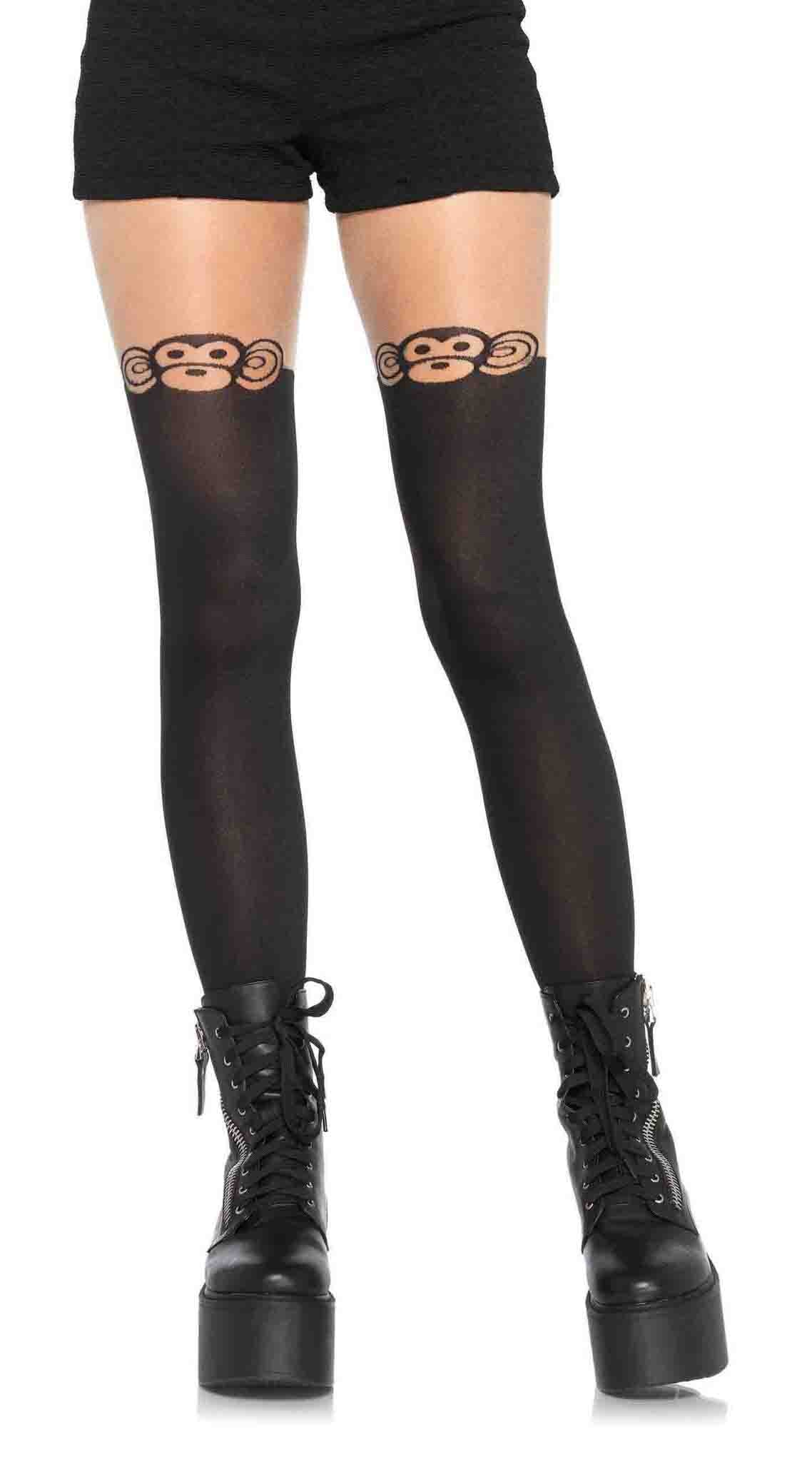 Curvy Temptation: Opaque Pantyhose with a Twist