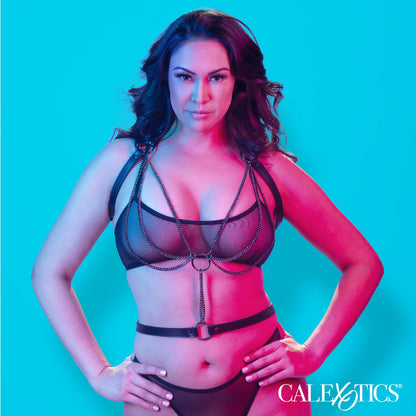 Euphoria Unleashed: Curvy Chain Temptation in Black
