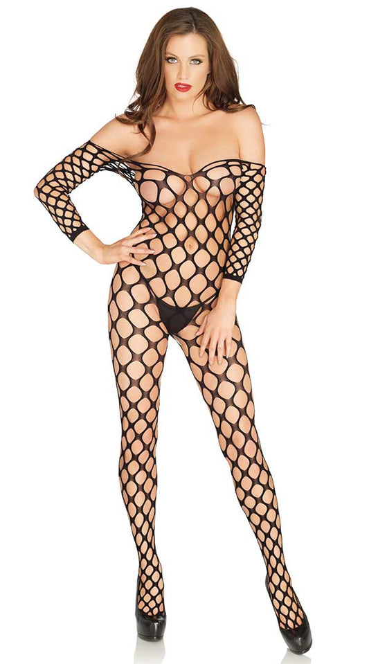 Enticing Embrace: Off-Shoulder Ring Net Temptation